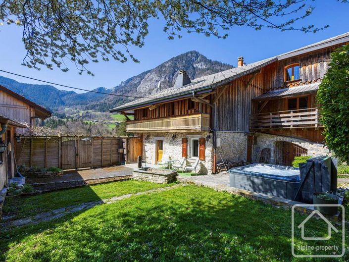 Image No.1-8 Bed Property for sale