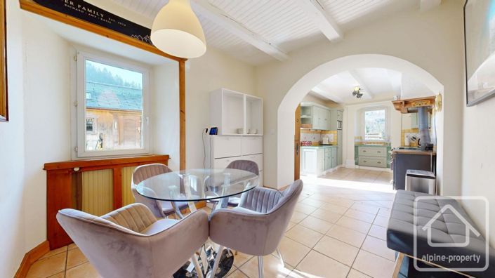 Image No.11-8 Bed Property for sale