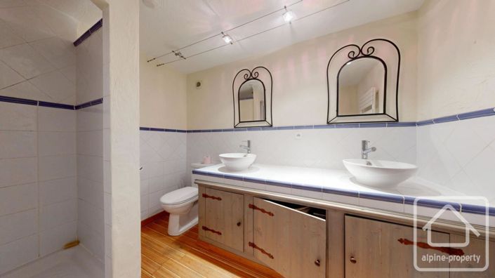 Image No.13-8 Bed Property for sale