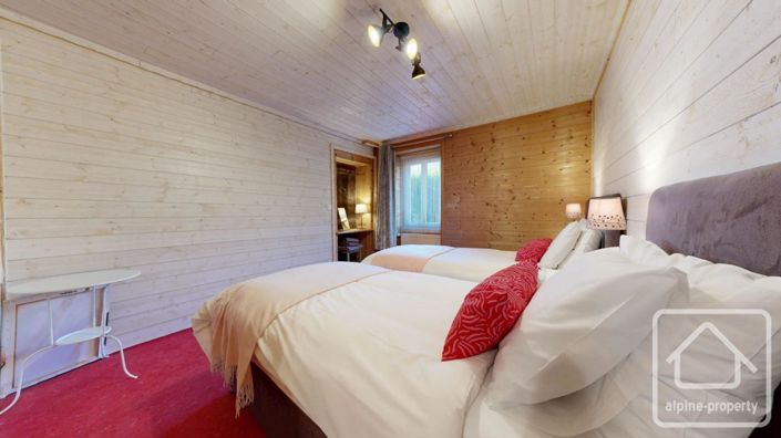 Image No.14-8 Bed Property for sale