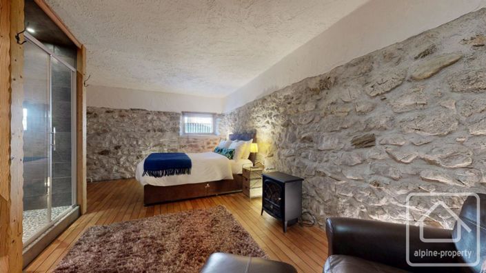 Image No.17-8 Bed Property for sale