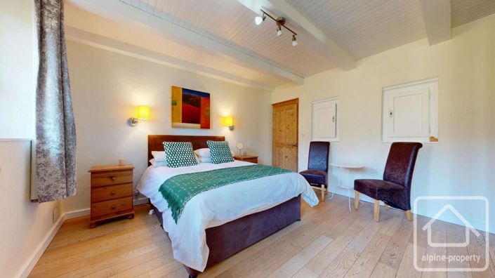 Image No.20-8 Bed Property for sale