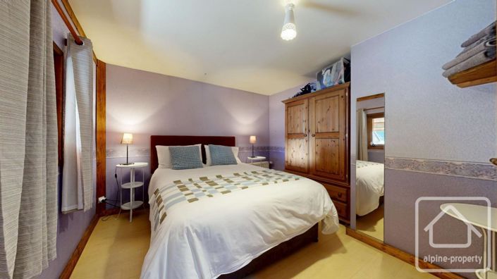 Image No.29-8 Bed Property for sale