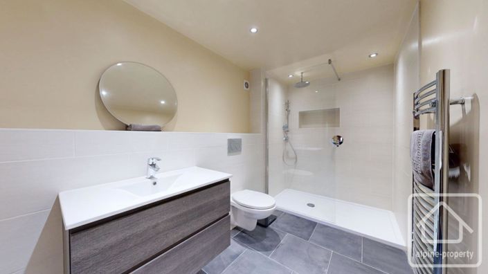 Image No.32-8 Bed Property for sale