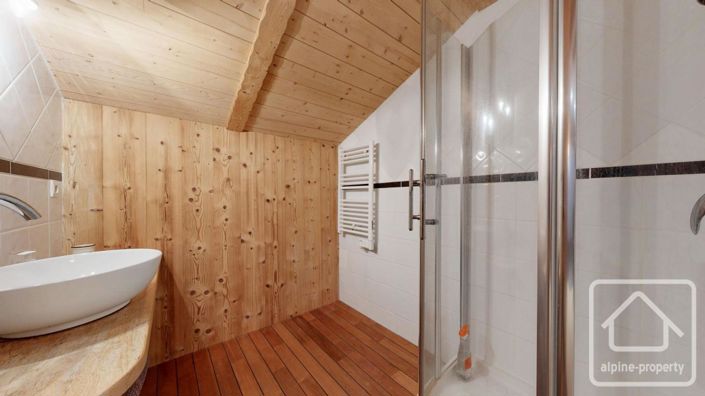 Image No.40-8 Bed Property for sale