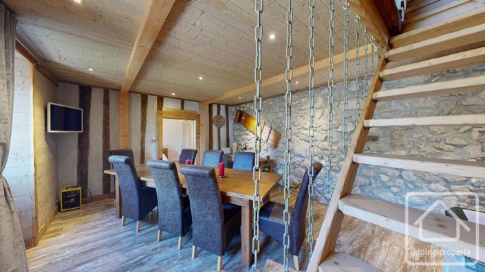 Image No.7-8 Bed Property for sale