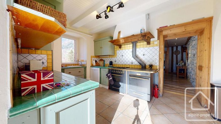 Image No.9-8 Bed Property for sale