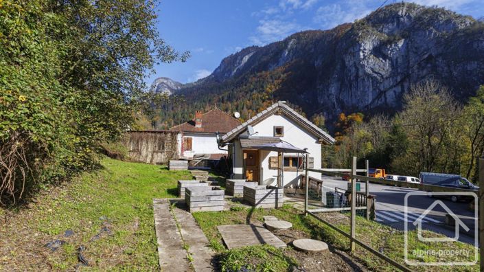 Image No.30-2 Bed Property for sale