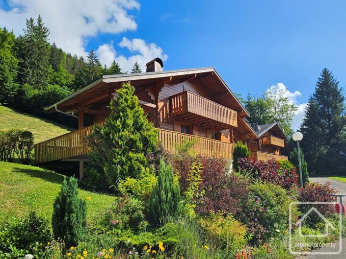 Image No.1-6 Bed Property for sale