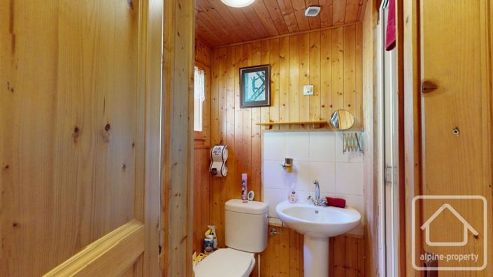 Image No.20-6 Bed Property for sale