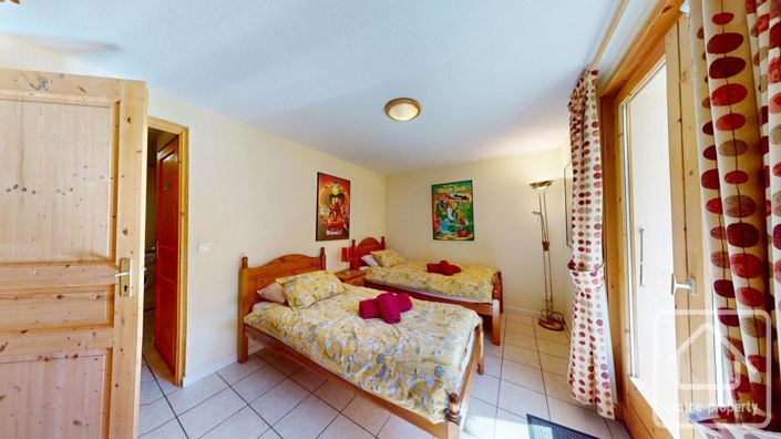 Image No.24-6 Bed Property for sale