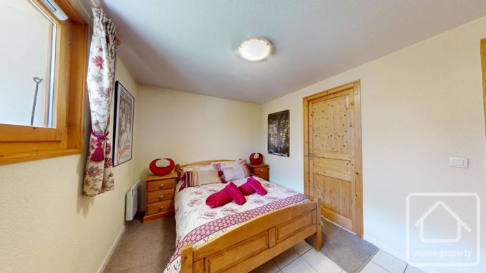 Image No.25-6 Bed Property for sale