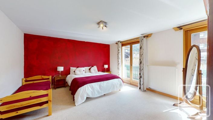 Image No.30-7 Bed Property for sale