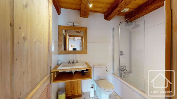 Image No.44-7 Bed Property for sale