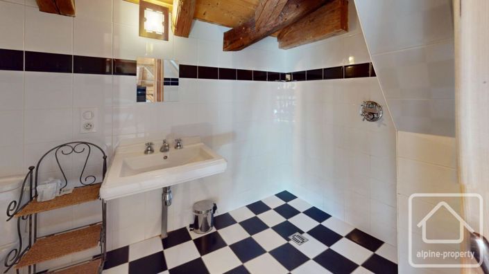 Image No.47-7 Bed Property for sale