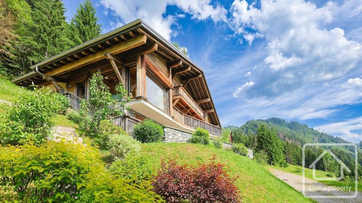 Image No.10-7 Bed Property for sale