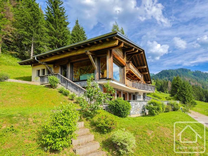 Image No.2-7 Bed Property for sale