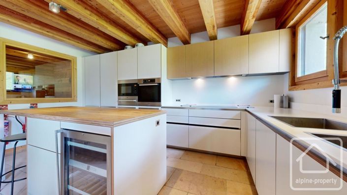 Image No.24-7 Bed Property for sale