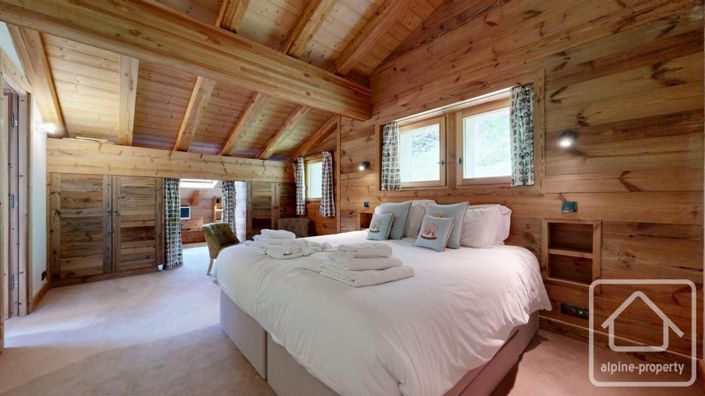 Image No.40-7 Bed Property for sale