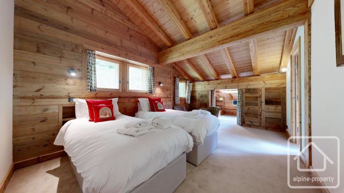 Image No.44-7 Bed Property for sale