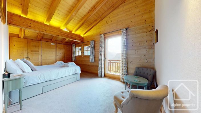 Image No.50-7 Bed Property for sale