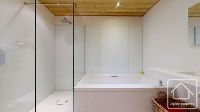 Image No.56-7 Bed Property for sale