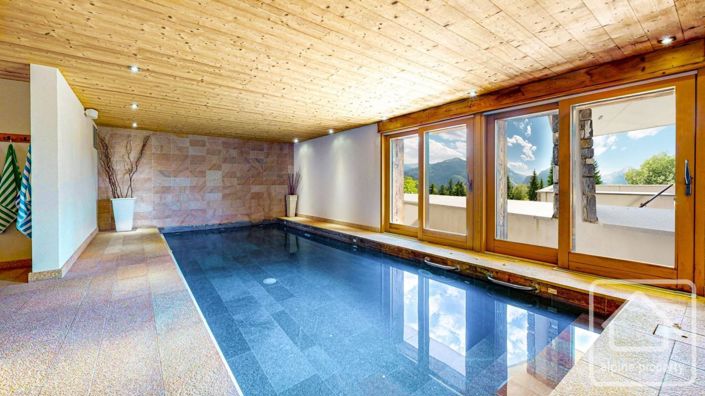 Image No.64-7 Bed Property for sale