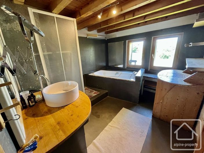 Image No.13-3 Bed Property for sale