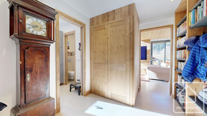 Image No.52-6 Bed Property for sale