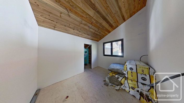 Image No.20-4 Bed Property for sale