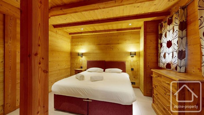 Image No.33-7 Bed Property for sale