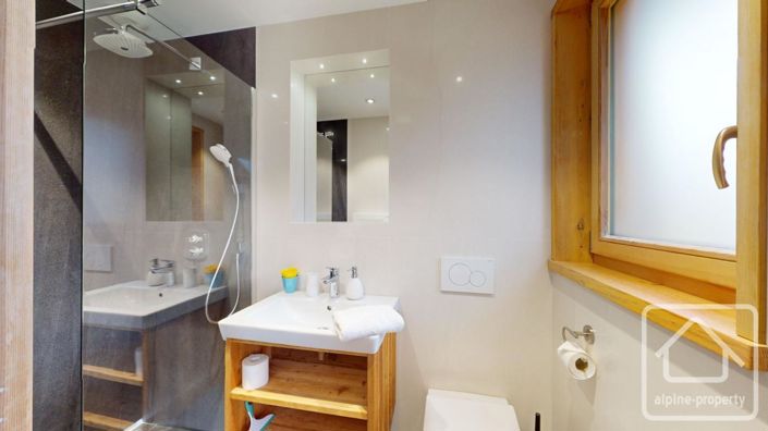 Image No.35-7 Bed Property for sale