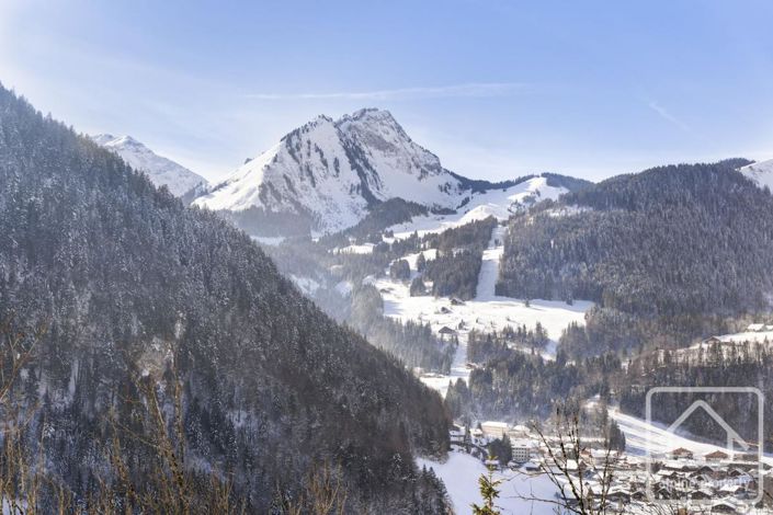 Image No.26-6 Bed Property for sale