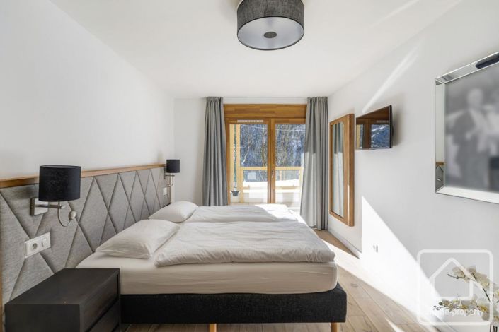 Image No.28-6 Bed Property for sale