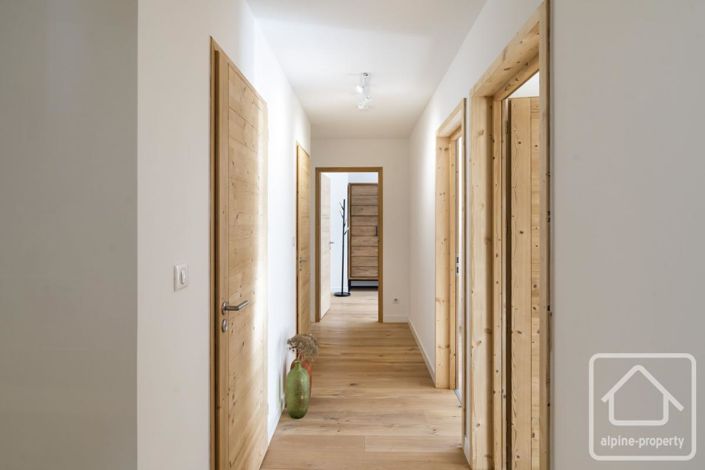 Image No.35-6 Bed Property for sale