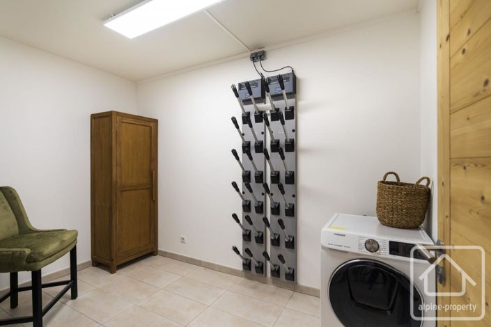 Image No.44-6 Bed Property for sale