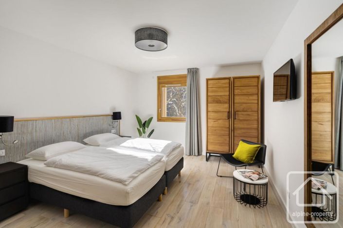 Image No.50-6 Bed Property for sale