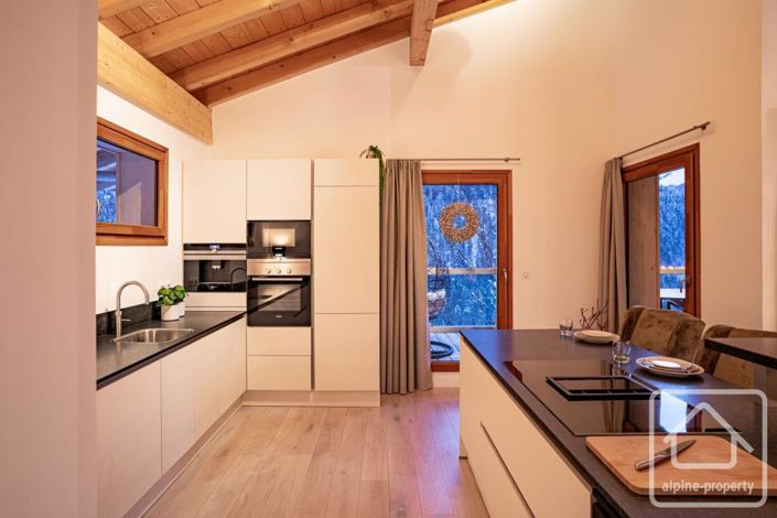 Image No.56-6 Bed Property for sale