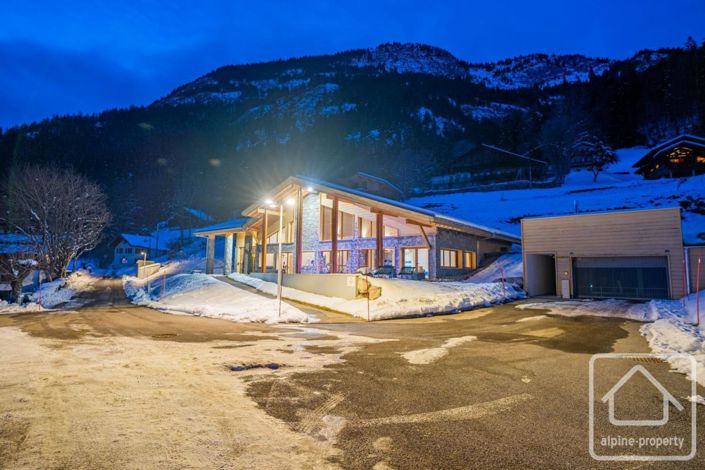 Image No.67-6 Bed Property for sale