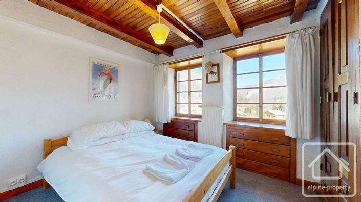 Image No.12-3 Bed Property for sale