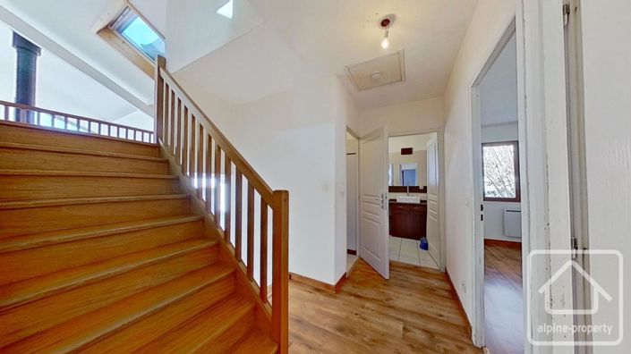 Image No.27-3 Bed Property for sale