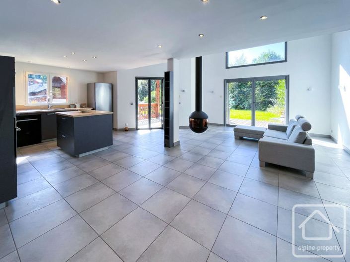 Image No.3-3 Bed Property for sale