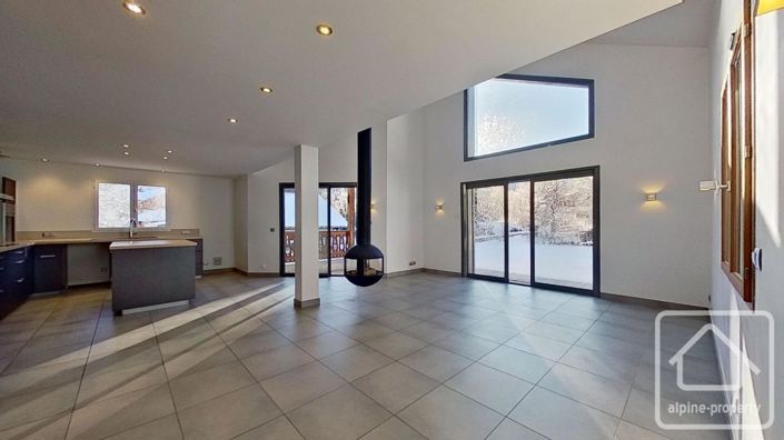 Image No.7-3 Bed Property for sale