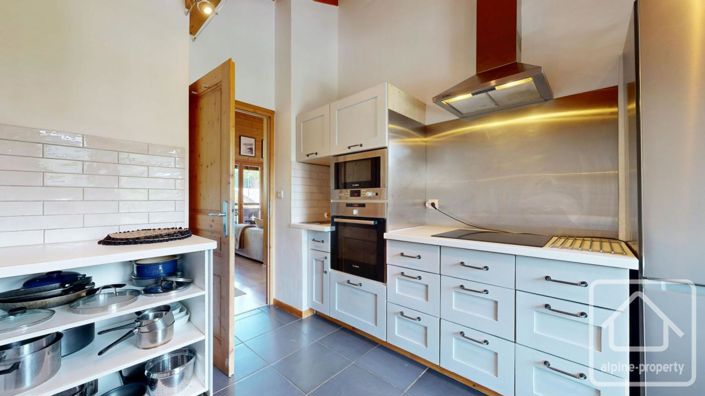 Image No.17-7 Bed Property for sale