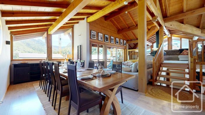 Image No.8-7 Bed Property for sale