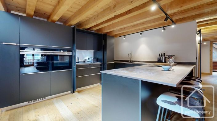 Image No.16-7 Bed Property for sale