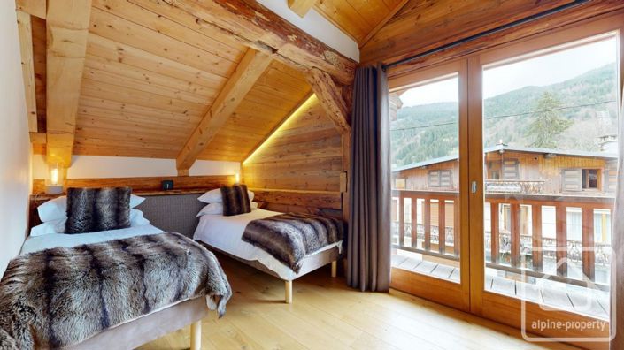 Image No.22-7 Bed Property for sale