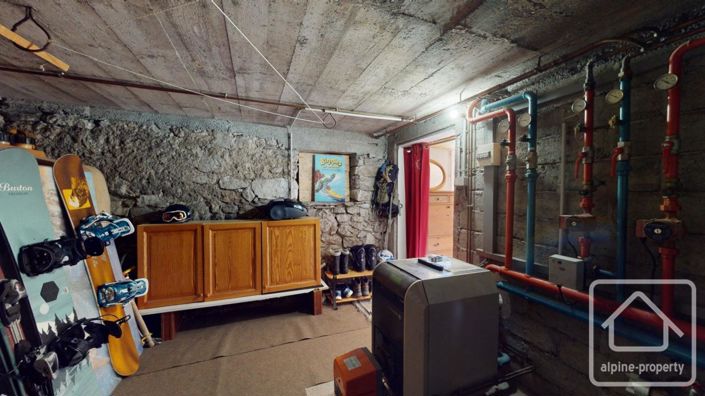 Image No.39-3 Bed Property for sale