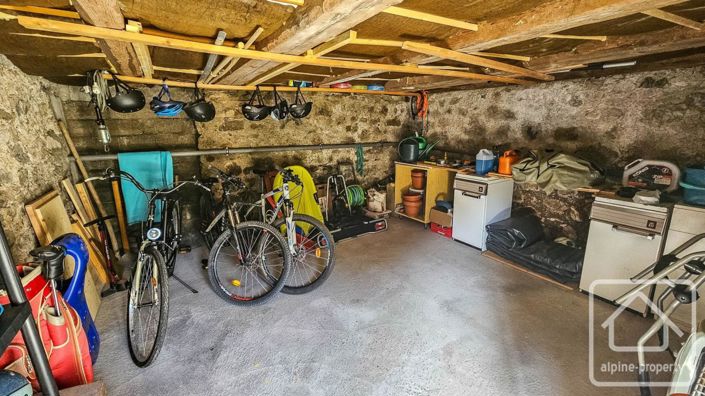 Image No.40-3 Bed Property for sale