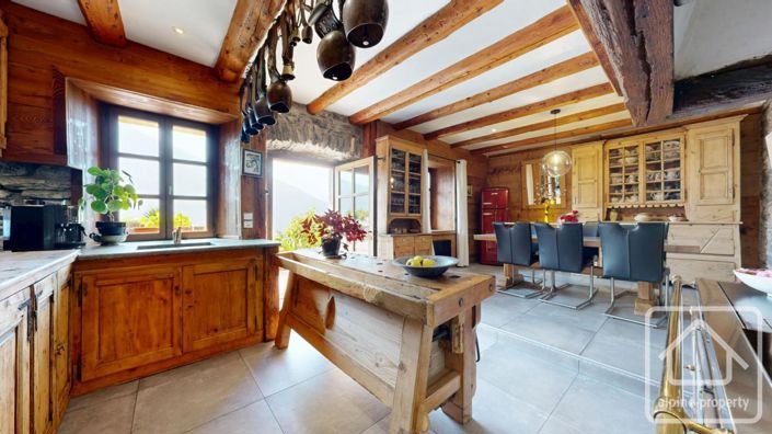 Image No.11-7 Bed Property for sale